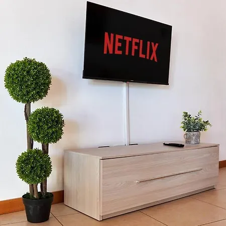 Airport 8 Min A/c - Netflix- Free Parking 公寓